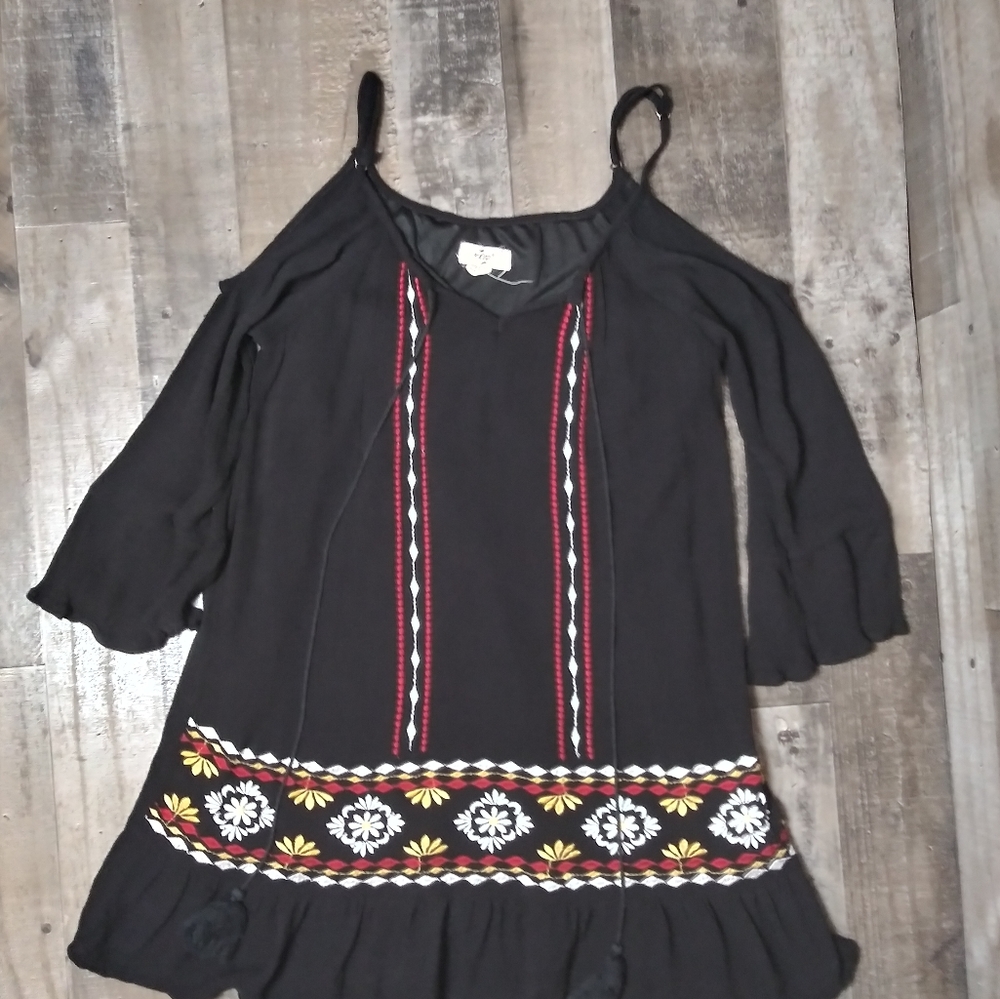 Exist cold shoulder pattern dress